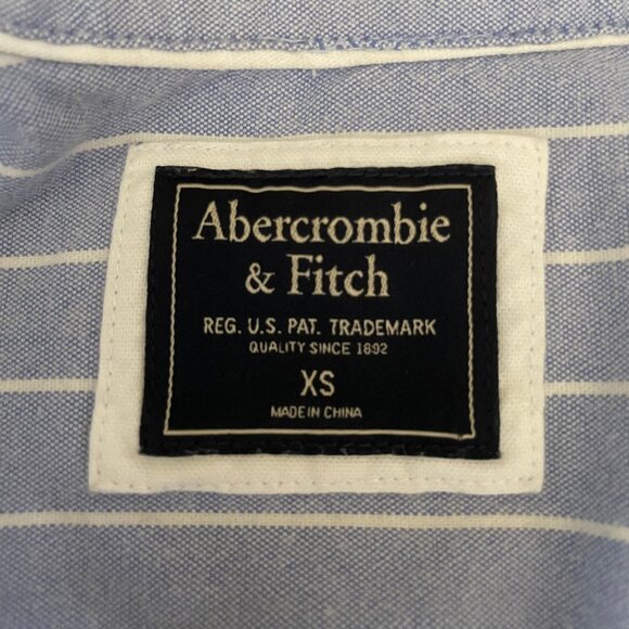 Abercrombie & Fitch Blue and White Striped Button Down Shirt - Picture 3 of 5